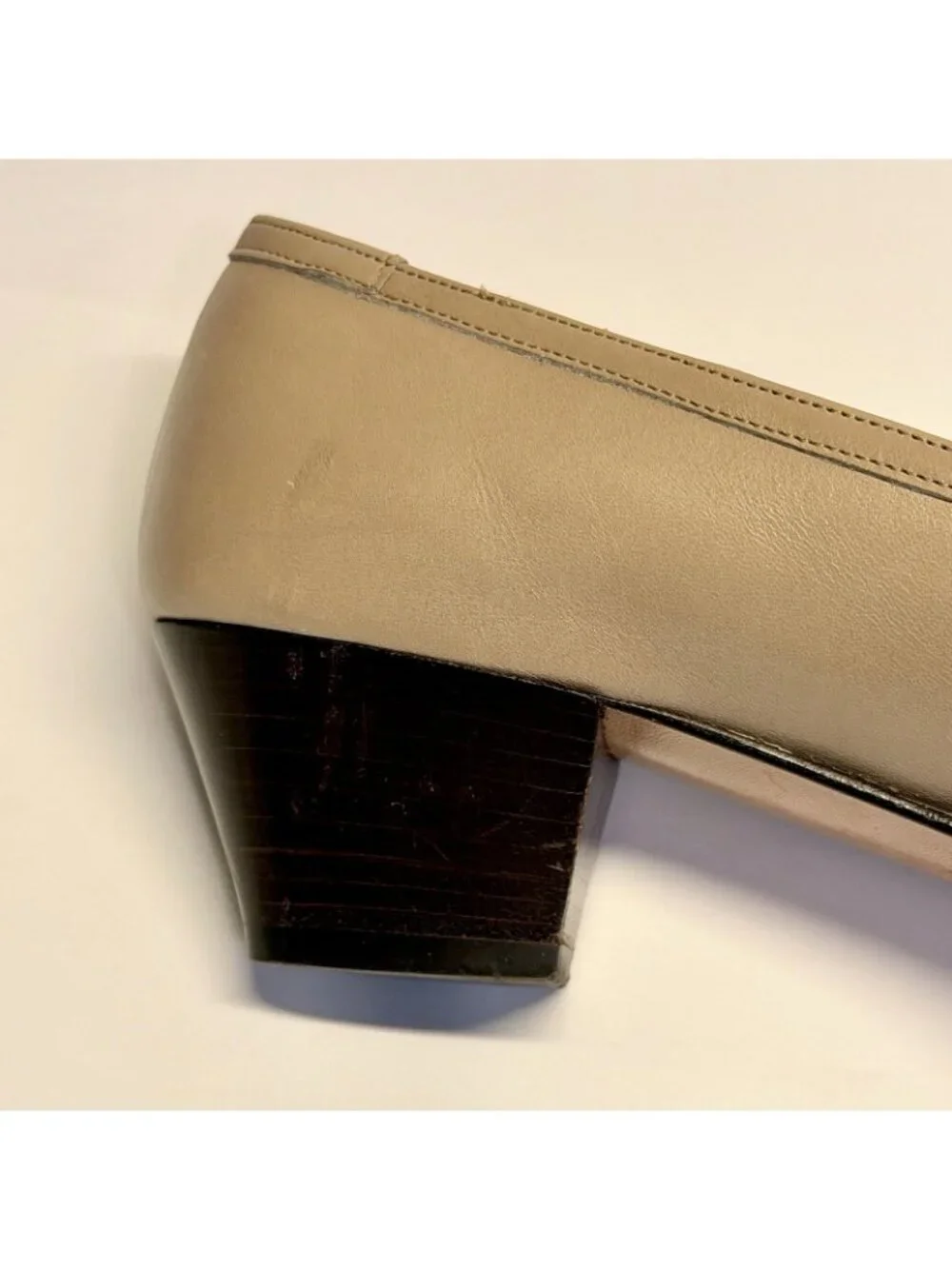 Salvatore Ferragamo Boutique Beige Leather Pumps Size 5B Low Heels - Picture 7 of 14